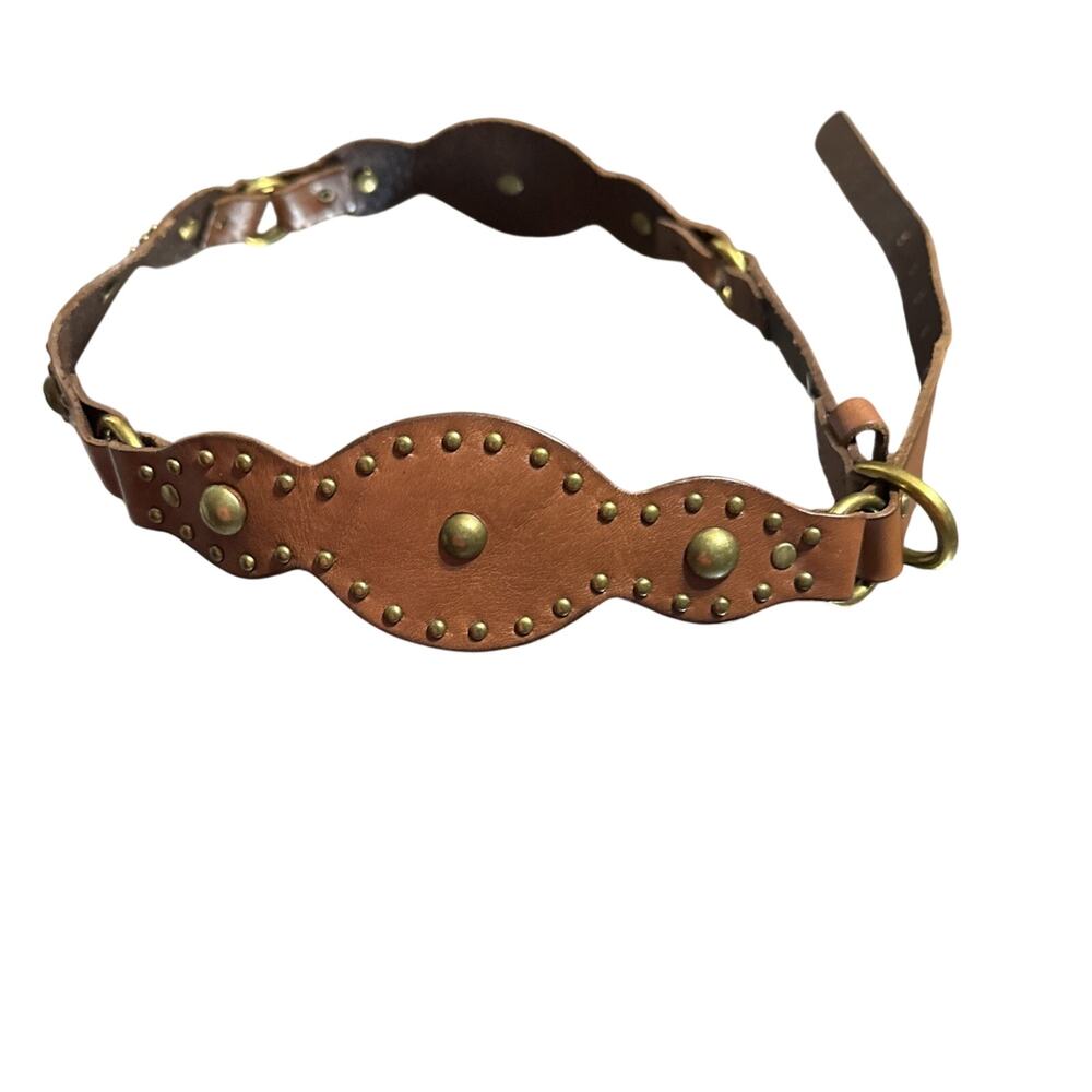 VNTG brown leather belt with brass studs and a brass buckle. Size Small